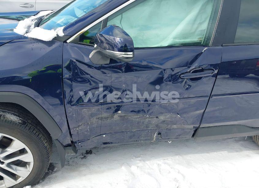 Photo 6 of 2024 Toyota Rav4 XLE PREMIUM (VIN 2T3A1RFV4RW435332)