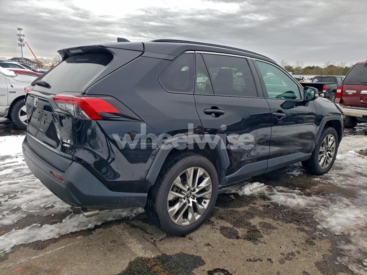Photo 3 of 2021 TOYOTA RAV4 XLE PREMIUM (VIN 2T3A1RFV5MC167174)