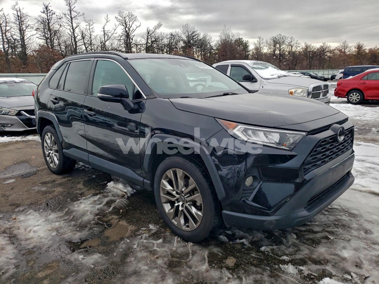 Photo 4 of 2021 TOYOTA RAV4 XLE PREMIUM (VIN 2T3A1RFV5MC167174)