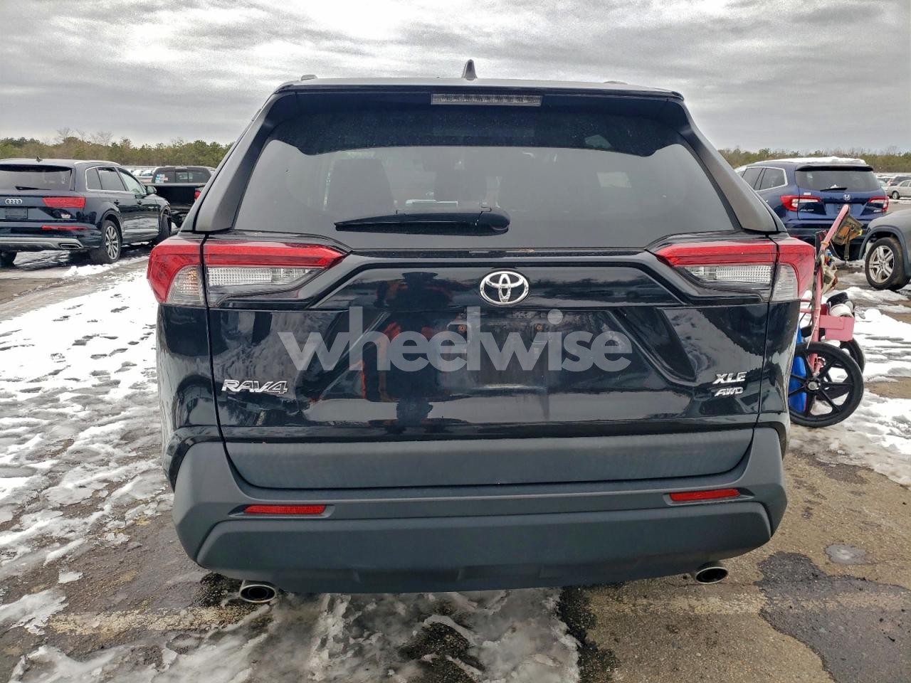 Photo 6 of 2021 TOYOTA RAV4 XLE PREMIUM (VIN 2T3A1RFV5MC167174)