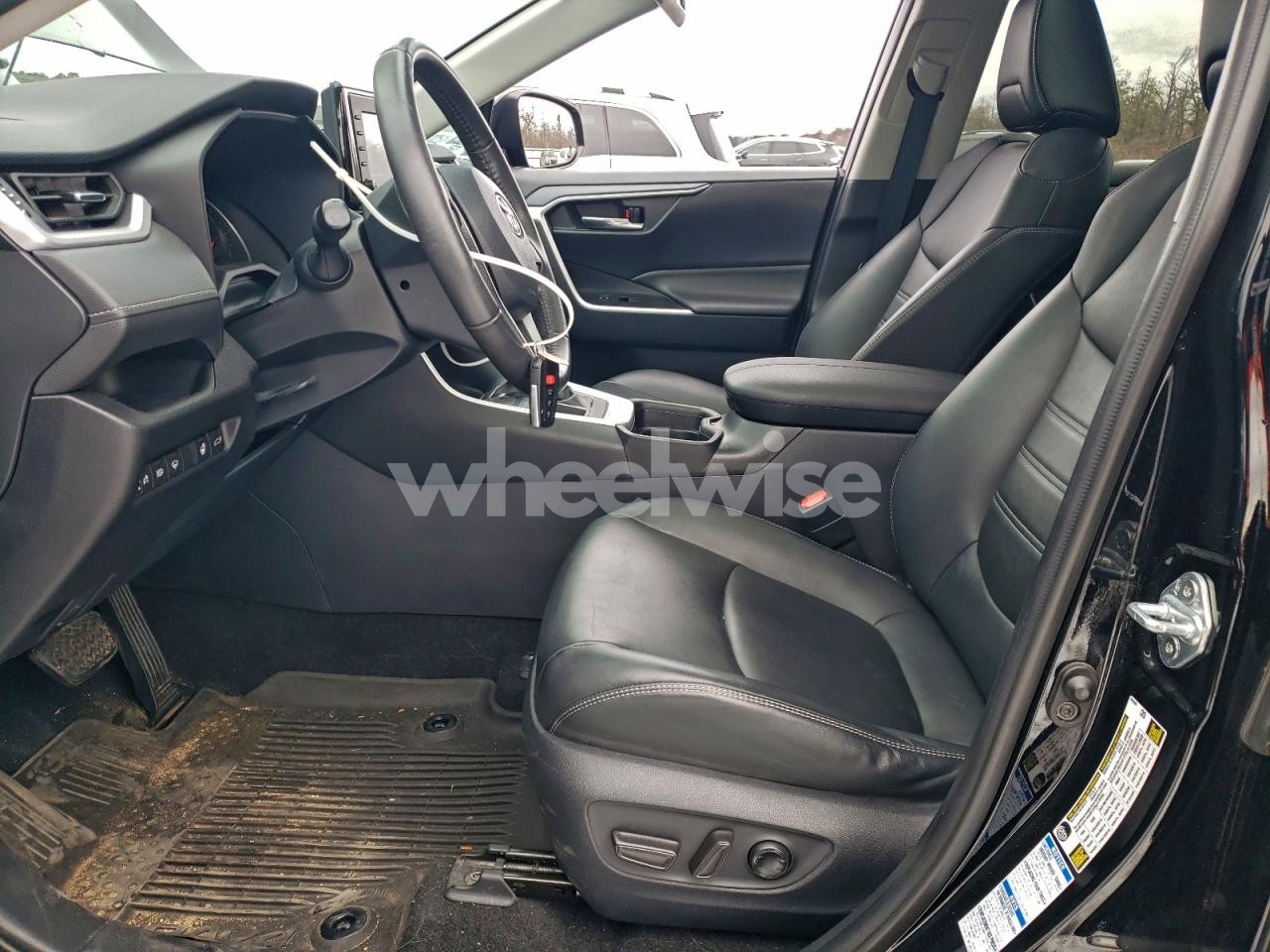 Photo 7 of 2021 TOYOTA RAV4 XLE PREMIUM (VIN 2T3A1RFV5MC167174)