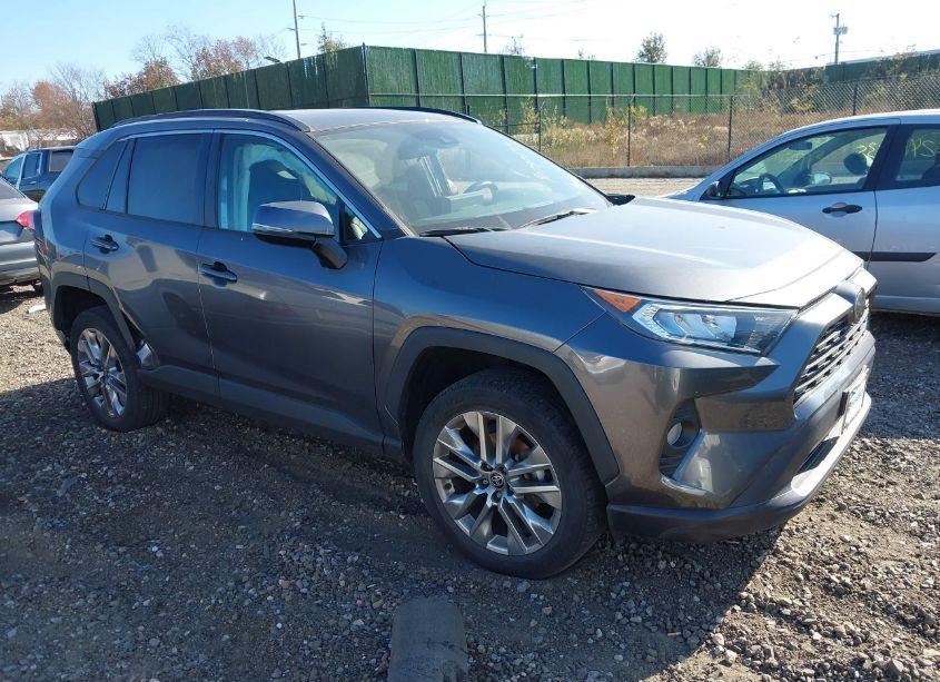 2021 Toyota Rav4 XLE PREMIUM (VIN 2T3A1RFV5MC202635) main photo