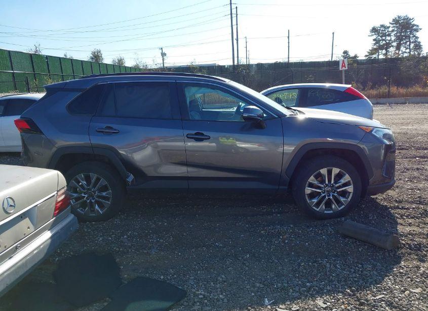 Photo 13 of 2021 Toyota Rav4 XLE PREMIUM (VIN 2T3A1RFV5MC202635)