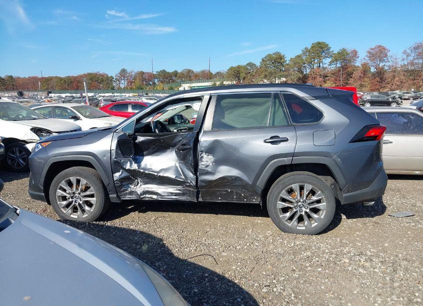 Photo 14 of 2021 Toyota Rav4 XLE PREMIUM (VIN 2T3A1RFV5MC202635)