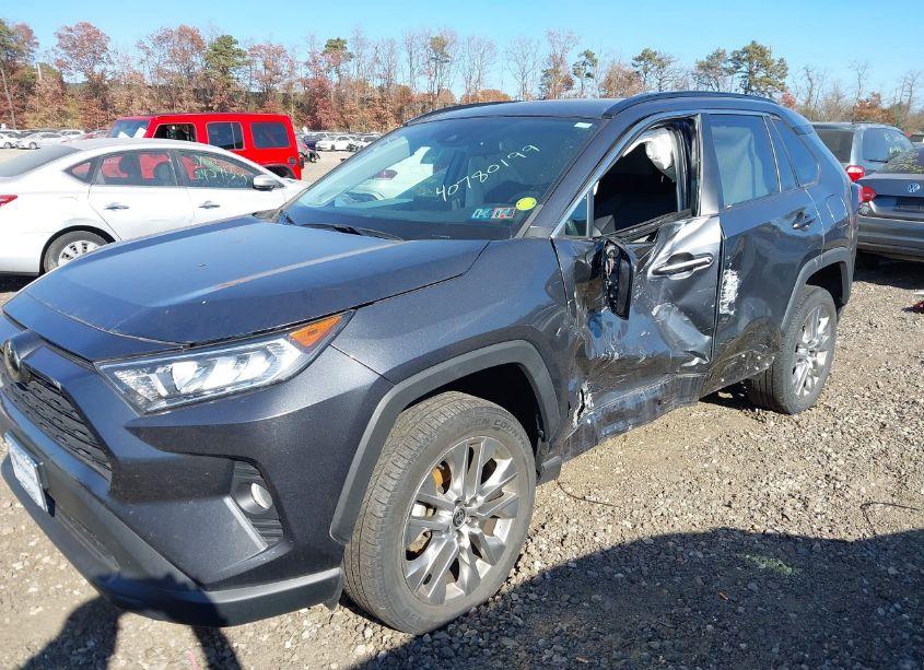 Photo 2 of 2021 Toyota Rav4 XLE PREMIUM (VIN 2T3A1RFV5MC202635)
