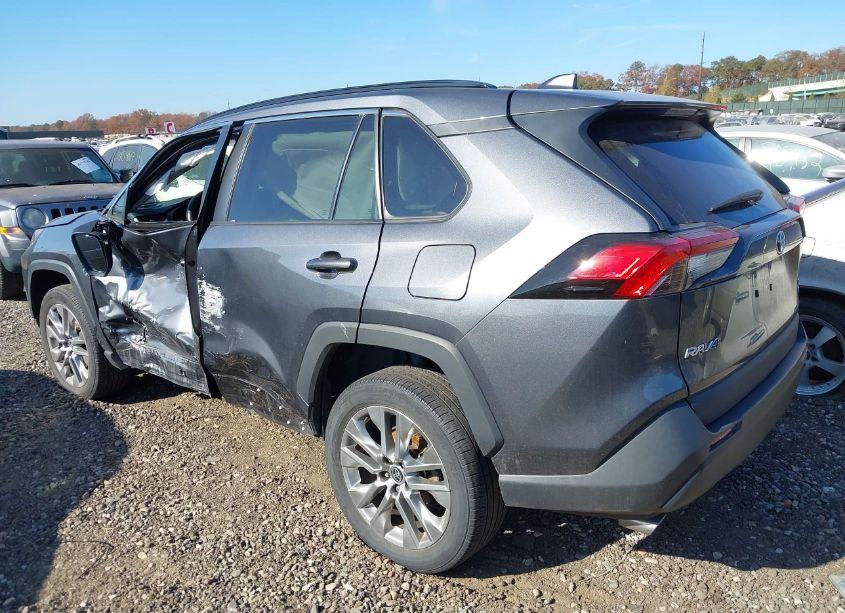Photo 3 of 2021 Toyota Rav4 XLE PREMIUM (VIN 2T3A1RFV5MC202635)