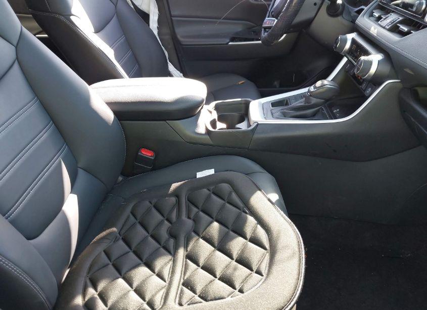 Photo 5 of 2021 Toyota Rav4 XLE PREMIUM (VIN 2T3A1RFV5MC202635)