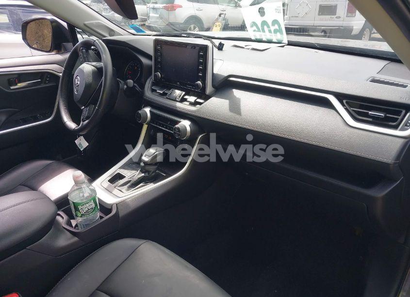 Photo 5 of 2021 Toyota Rav4 XLE PREMIUM (VIN 2T3A1RFV5MW229235)