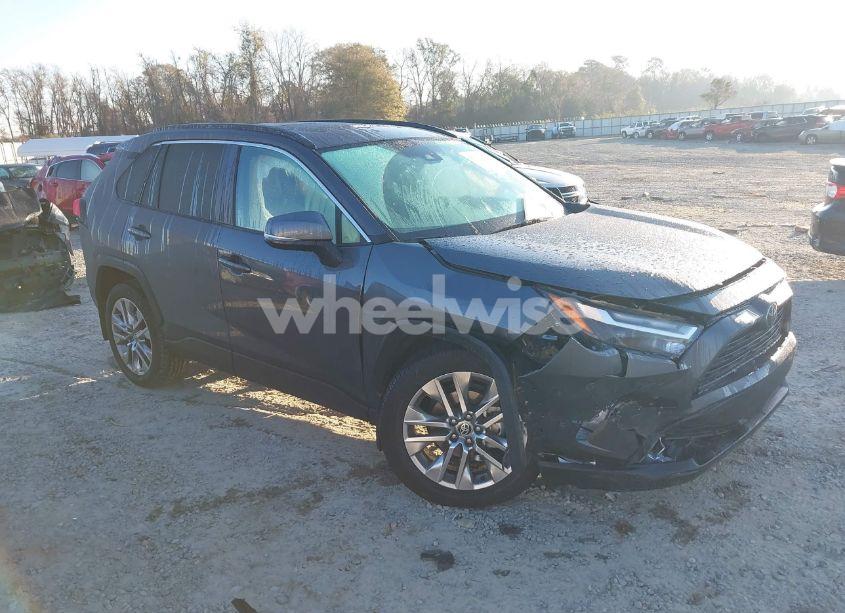 2022 Toyota Rav4 XLE PREMIUM (VIN 2T3A1RFV5NC319388) main photo