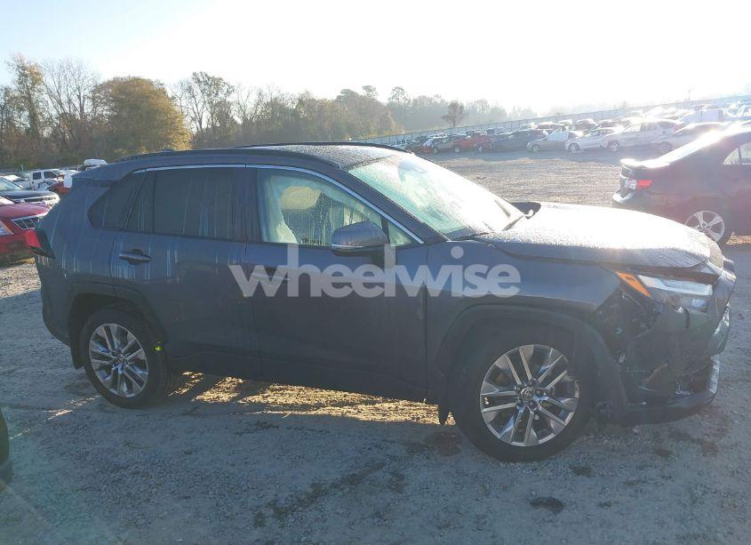 Photo 13 of 2022 Toyota Rav4 XLE PREMIUM (VIN 2T3A1RFV5NC319388)