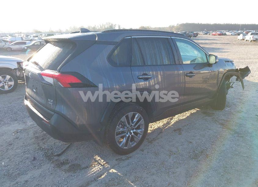 Photo 4 of 2022 Toyota Rav4 XLE PREMIUM (VIN 2T3A1RFV5NC319388)