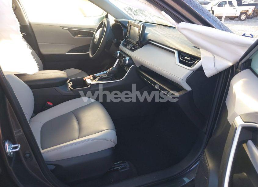 Photo 5 of 2022 Toyota Rav4 XLE PREMIUM (VIN 2T3A1RFV5NC319388)