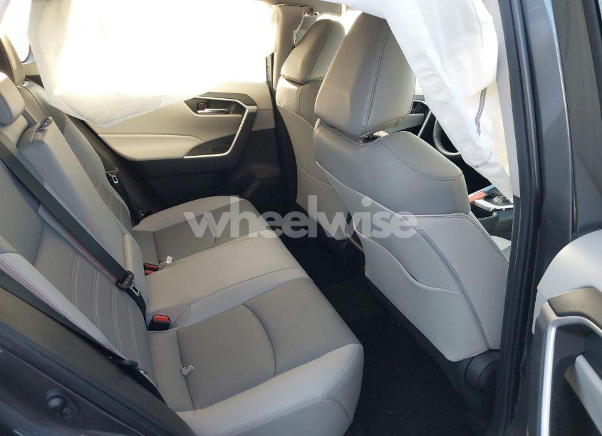 Photo 8 of 2022 Toyota Rav4 XLE PREMIUM (VIN 2T3A1RFV5NC319388)