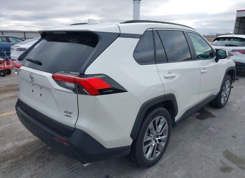 Photo 4 of 2022 Toyota Rav4 XLE PREMIUM (VIN 2T3A1RFV5NW288674)