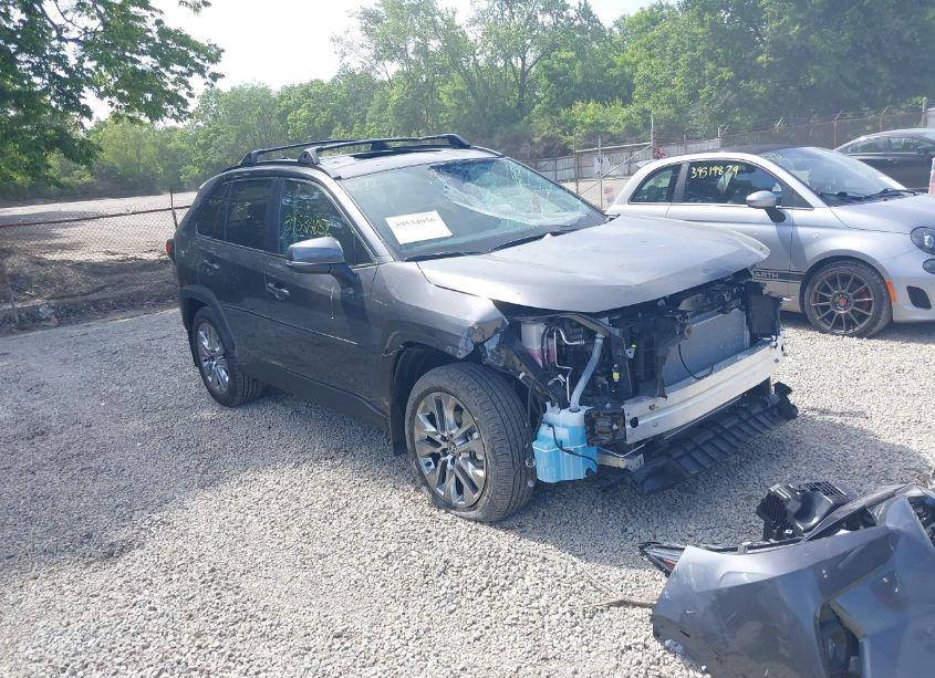 2024 Toyota Rav4 XLE PREMIUM (VIN 2T3A1RFV5RC440086) main photo