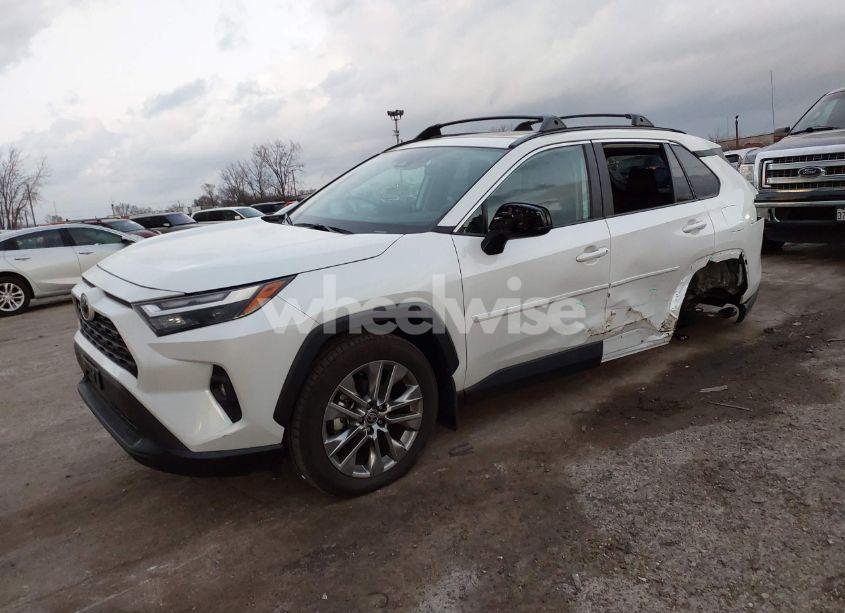 Photo 2 of 2024 Toyota Rav4 XLE PREMIUM (VIN 2T3A1RFV5RW435145)