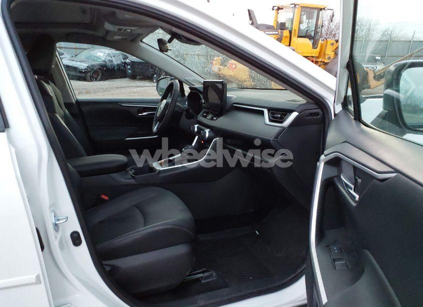 Photo 5 of 2024 Toyota Rav4 XLE PREMIUM (VIN 2T3A1RFV5RW435145)