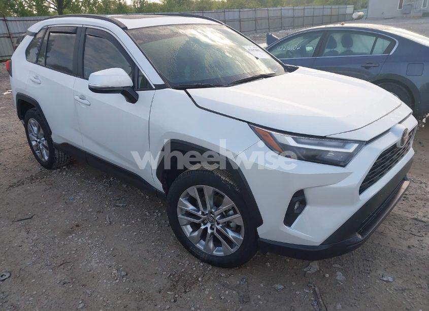 2024 Toyota Rav4 XLE PREMIUM (VIN 2T3A1RFV5RW452270) main photo