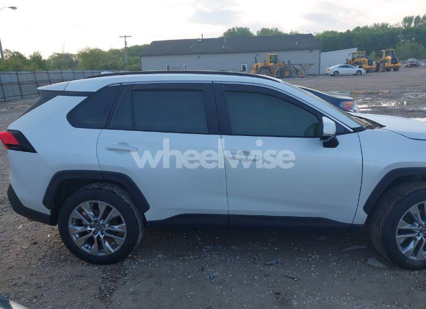 Photo 13 of 2024 Toyota Rav4 XLE PREMIUM (VIN 2T3A1RFV5RW452270)