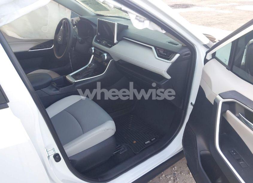 Photo 5 of 2024 Toyota Rav4 XLE PREMIUM (VIN 2T3A1RFV5RW452270)