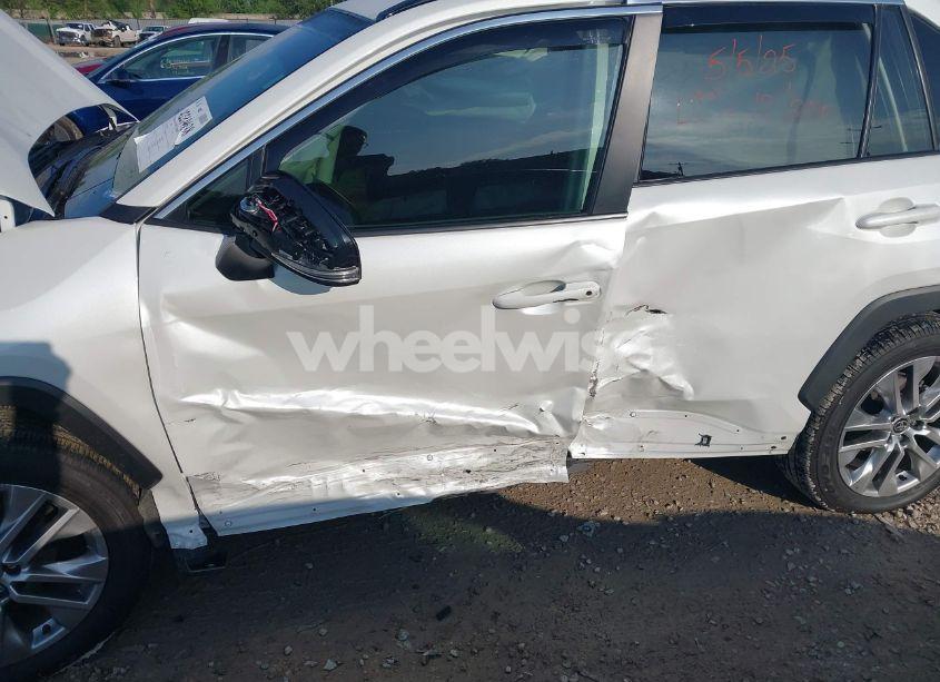 Photo 6 of 2024 Toyota Rav4 XLE PREMIUM (VIN 2T3A1RFV5RW452270)