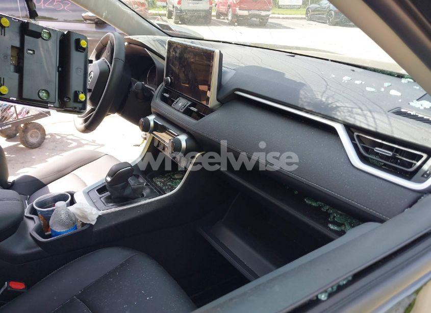 Photo 5 of 2025 Toyota Rav4 XLE PREMIUM (VIN 2T3A1RFV5SC510207)