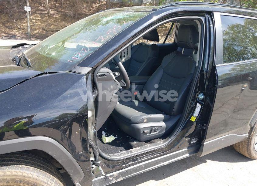 Photo 6 of 2025 Toyota Rav4 XLE PREMIUM (VIN 2T3A1RFV5SC510207)