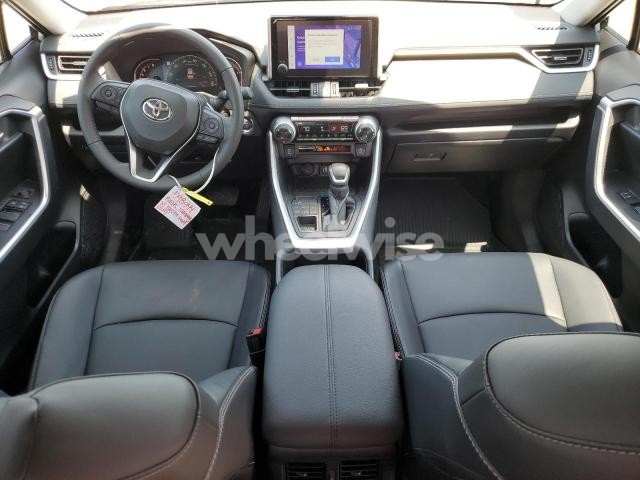 Photo 2 of 2025 TOYOTA RAV4 XLE PREMIUM (VIN 2T3A1RFV5SC525015)