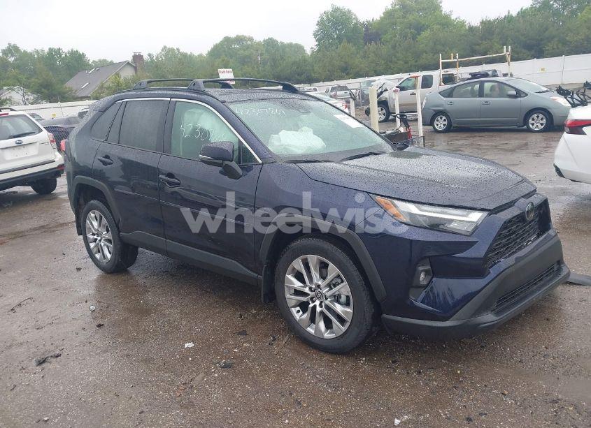 2025 Toyota Rav4 XLE PREMIUM (VIN 2T3A1RFV5SW532318) main photo