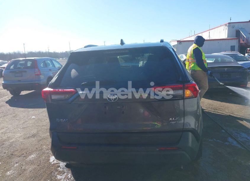 Photo 17 of 2019 Toyota Rav4 XLE PREMIUM (VIN 2T3A1RFV6KC051950)