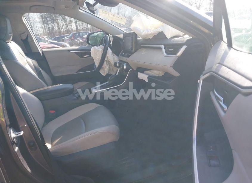 Photo 5 of 2019 Toyota Rav4 XLE PREMIUM (VIN 2T3A1RFV6KC051950)