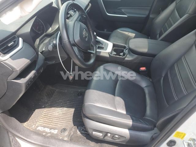 Photo 4 of 2020 TOYOTA RAV4 XLE PREMIUM (VIN 2T3A1RFV6LW093177)