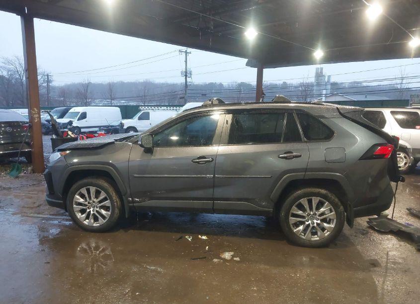 Photo 14 of 2020 Toyota Rav4 XLE PREMIUM (VIN 2T3A1RFV6LW126310)