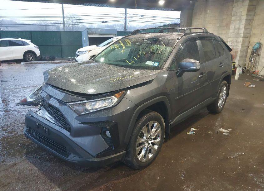 Photo 2 of 2020 Toyota Rav4 XLE PREMIUM (VIN 2T3A1RFV6LW126310)