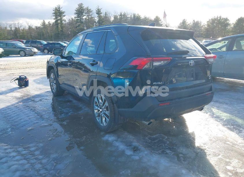 Photo 3 of 2021 Toyota Rav4 XLE PREMIUM (VIN 2T3A1RFV6MW161625)