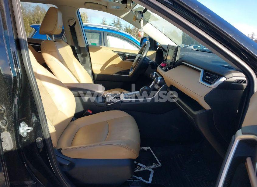 Photo 5 of 2021 Toyota Rav4 XLE PREMIUM (VIN 2T3A1RFV6MW161625)