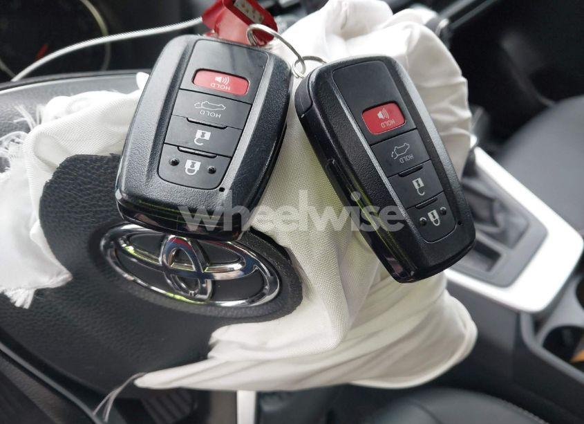 Photo 11 of 2021 Toyota Rav4 XLE PREMIUM (VIN 2T3A1RFV6MW170874)