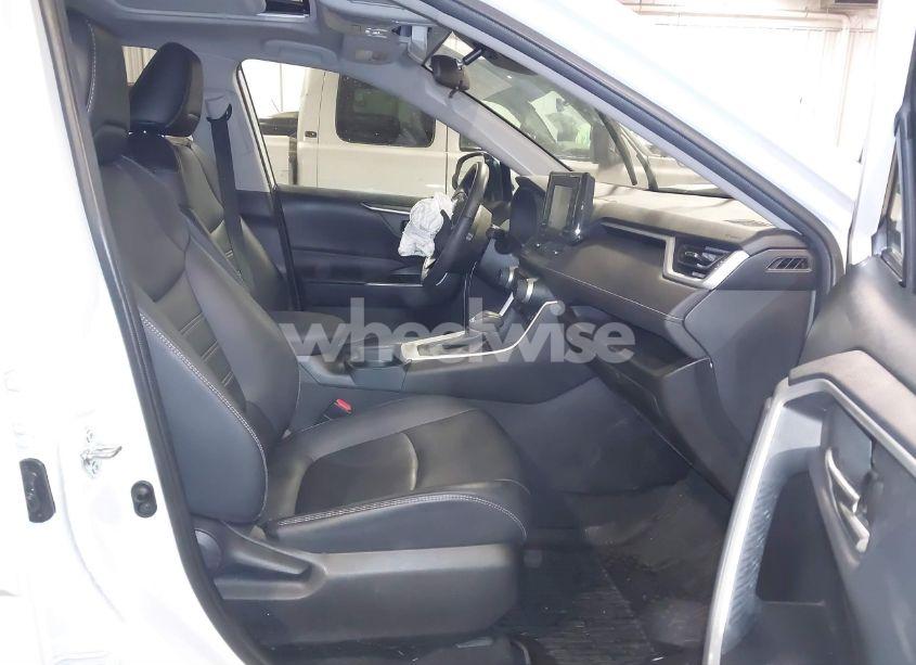 Photo 5 of 2021 Toyota Rav4 XLE PREMIUM (VIN 2T3A1RFV6MW170874)