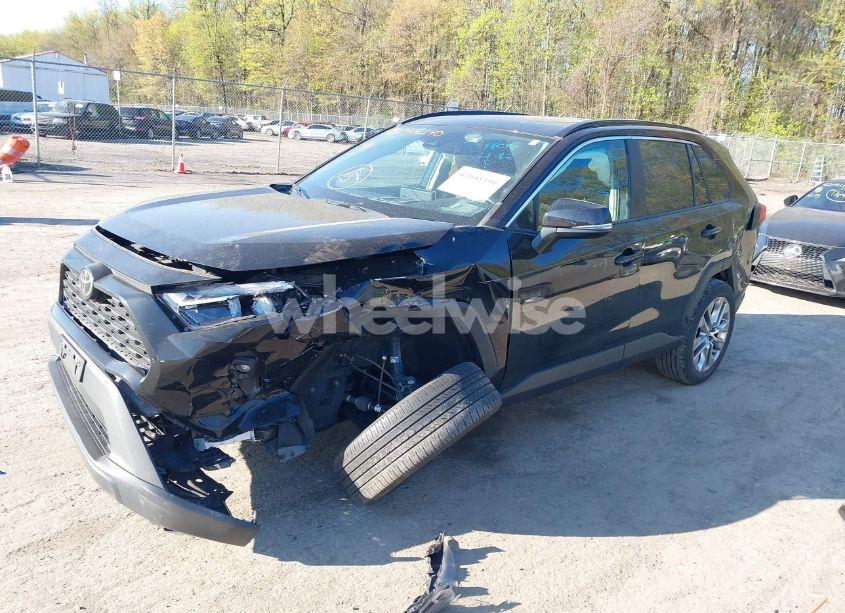 Photo 2 of 2022 Toyota Rav4 XLE PREMIUM (VIN 2T3A1RFV6NC283890)