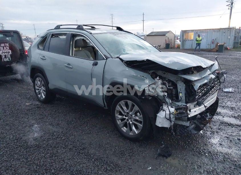 2022 Toyota Rav4 XLE PREMIUM (VIN 2T3A1RFV6NW288067) main photo