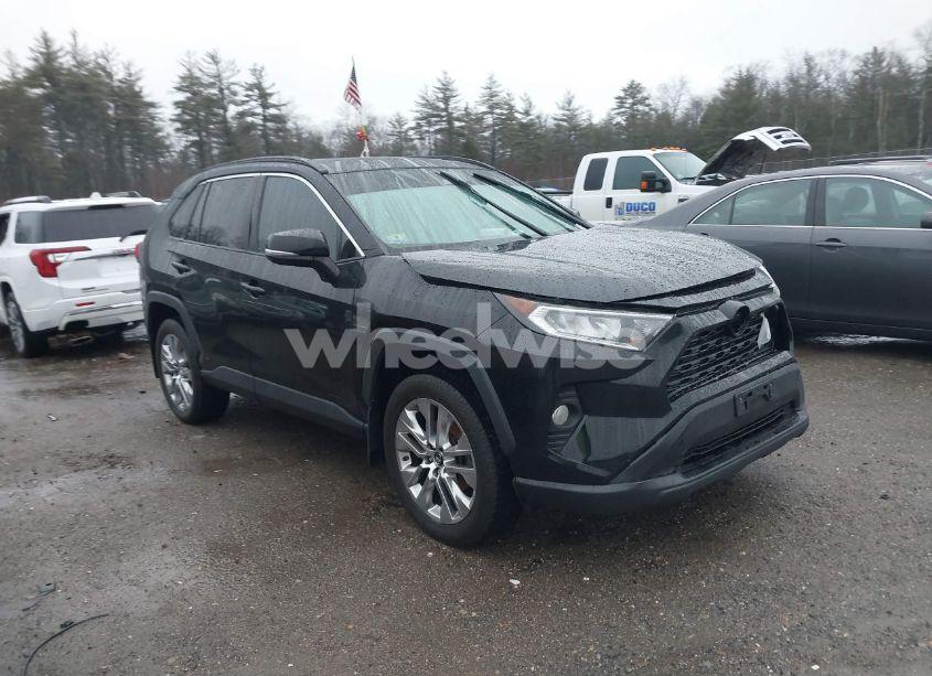 2019 Toyota Rav4 XLE PREMIUM (VIN 2T3A1RFV7KC010677) main photo