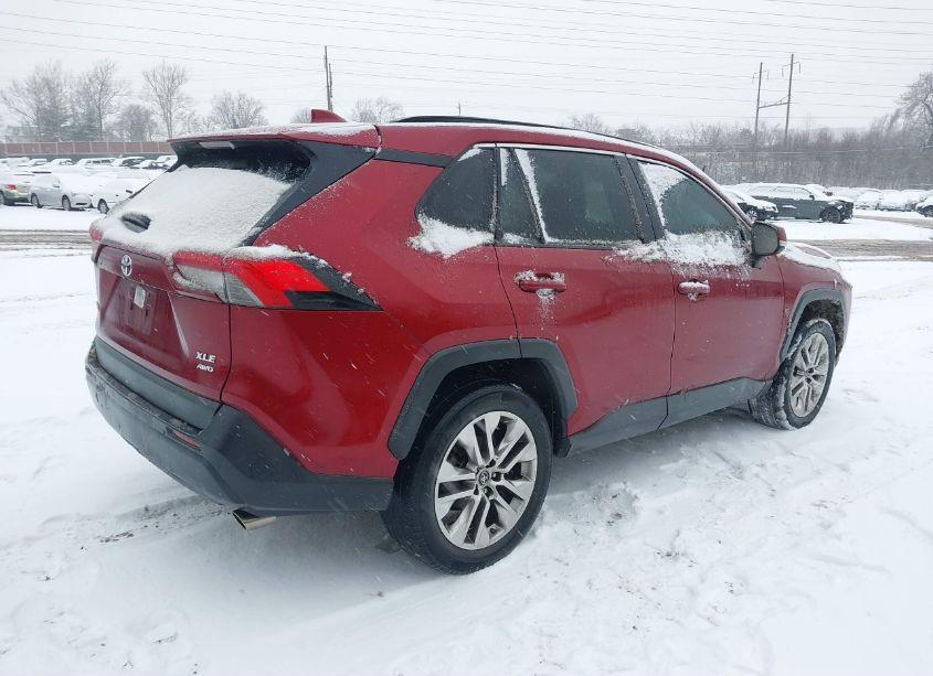 Photo 4 of 2019 Toyota Rav4 XLE PREMIUM (VIN 2T3A1RFV7KW002464)