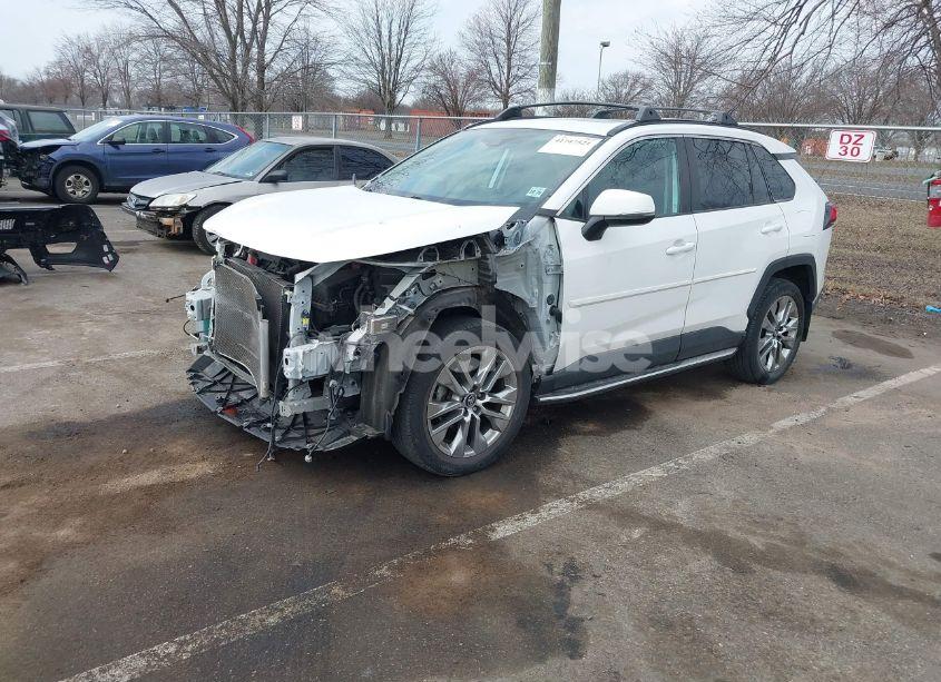 Photo 2 of 2020 Toyota Rav4 XLE PREMIUM (VIN 2T3A1RFV7LC140573)