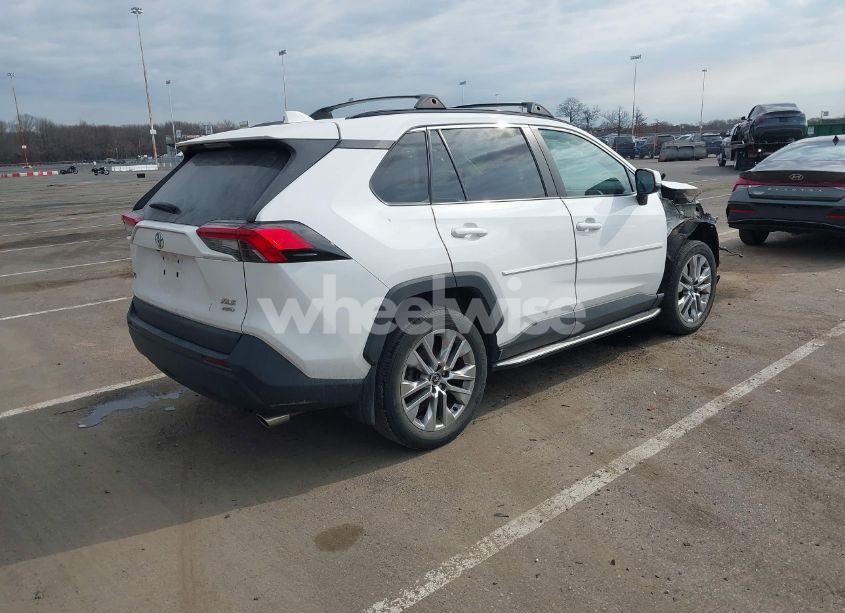 Photo 4 of 2020 Toyota Rav4 XLE PREMIUM (VIN 2T3A1RFV7LC140573)