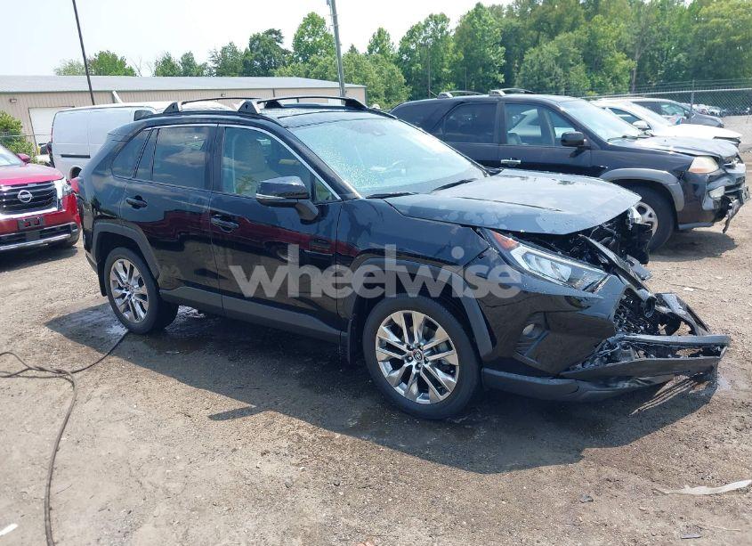 2020 Toyota Rav4 XLE PREMIUM (VIN 2T3A1RFV7LW086948) main photo