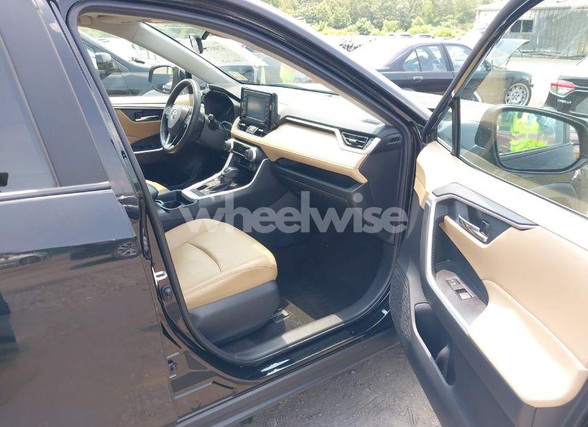 Photo 5 of 2020 Toyota Rav4 XLE PREMIUM (VIN 2T3A1RFV7LW086948)