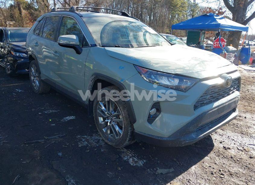 2020 Toyota Rav4 XLE PREMIUM (VIN 2T3A1RFV7LW092653) main photo