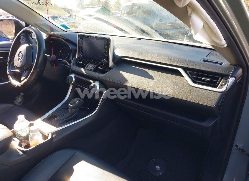 Photo 5 of 2020 Toyota Rav4 XLE PREMIUM (VIN 2T3A1RFV7LW092653)