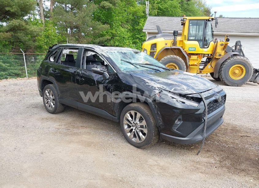 2021 Toyota Rav4 XLE PREMIUM (VIN 2T3A1RFV7MC145340) main photo