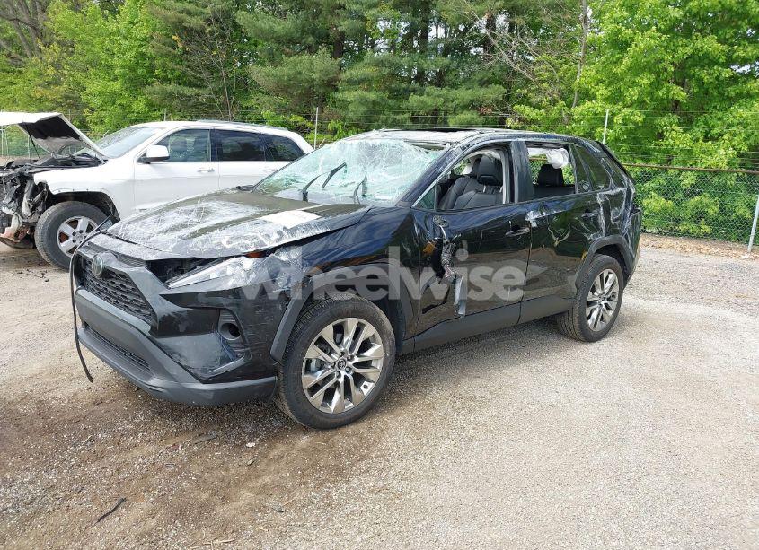 Photo 2 of 2021 Toyota Rav4 XLE PREMIUM (VIN 2T3A1RFV7MC145340)